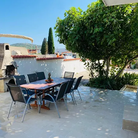 Marija-two With Shared Pool Just 100m From Appartement Pirovac