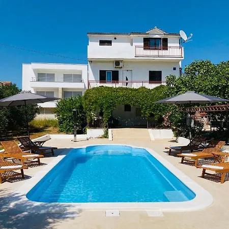 Marija-two With Shared Pool Just 100m From Appartement *