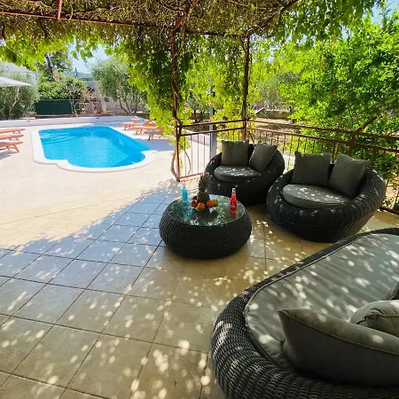 Marija-two With Shared Pool Just 100m From * Pirovac