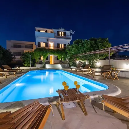 Marija-two With Shared Pool Just 100m From Appartement *