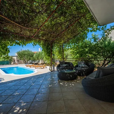 Marija-two With Shared Pool Just 100m From Appartement *