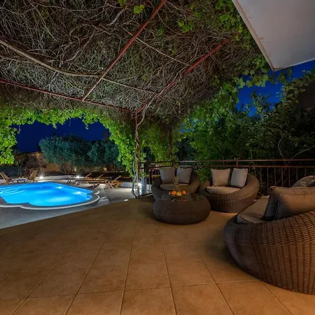 Marija-two With Shared Pool Just 100m From *